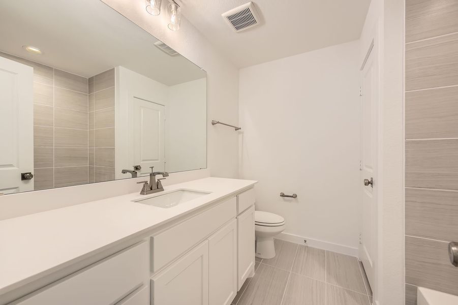 Plan 1563 Secondary Bathroom Representative Photo