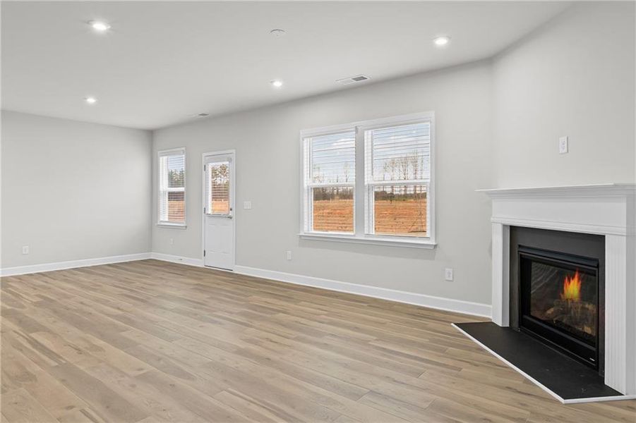 Spacious, unfurnished interior of a new home in Anderson Point, McDonough (Image 13).