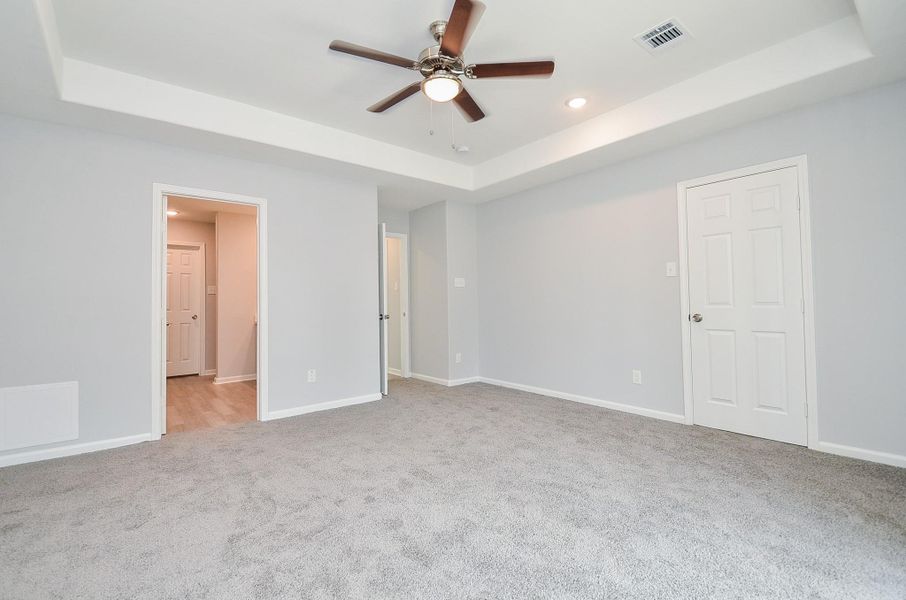 Spacious, unfurnished interior of a new home in , Houston (Image 41).