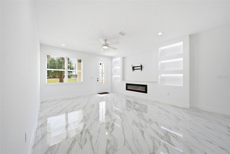 Spacious, unfurnished interior of a new home in , Altamonte Springs (Image 31).