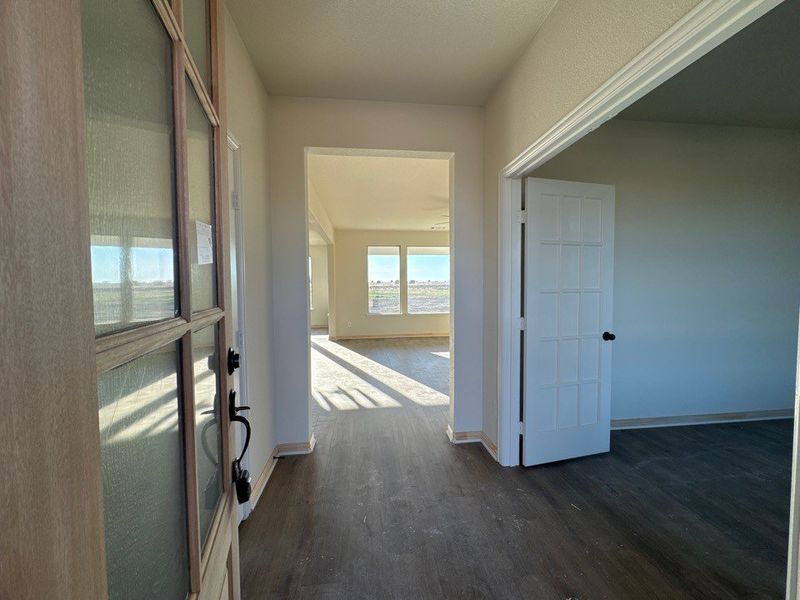 Spacious, unfurnished interior of a new home in Terra Escalante, Blue Ridge (Image 8).