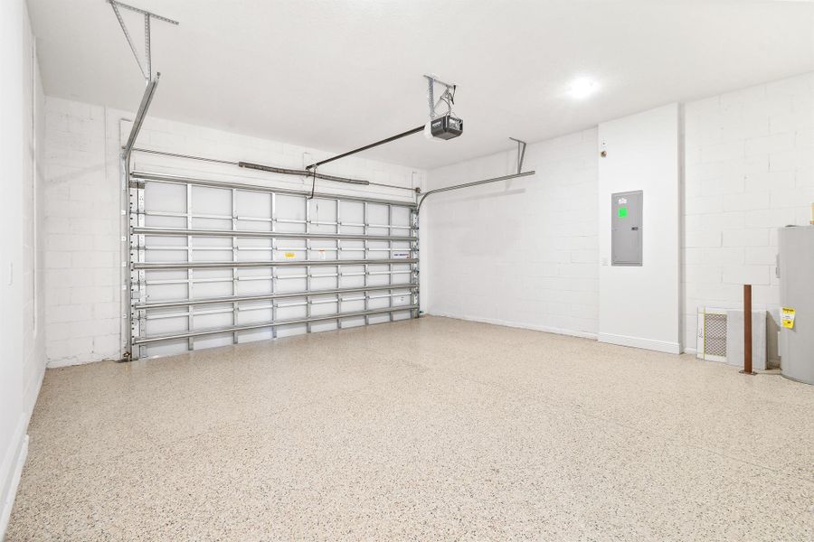 Spacious, unfurnished interior of a new home in PGA Village Verano, Port St. Lucie (Image 8).