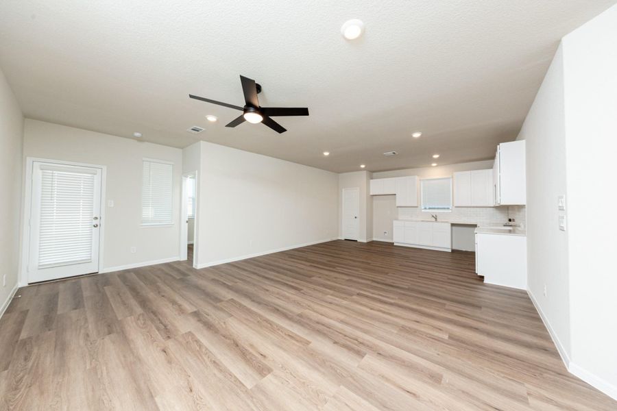 Spacious, unfurnished interior of a new home in Bammel Oaks, Houston (Image 13). Spacious, unfurnished interior of a new home in Bammel Oaks, Houston (Image 13).