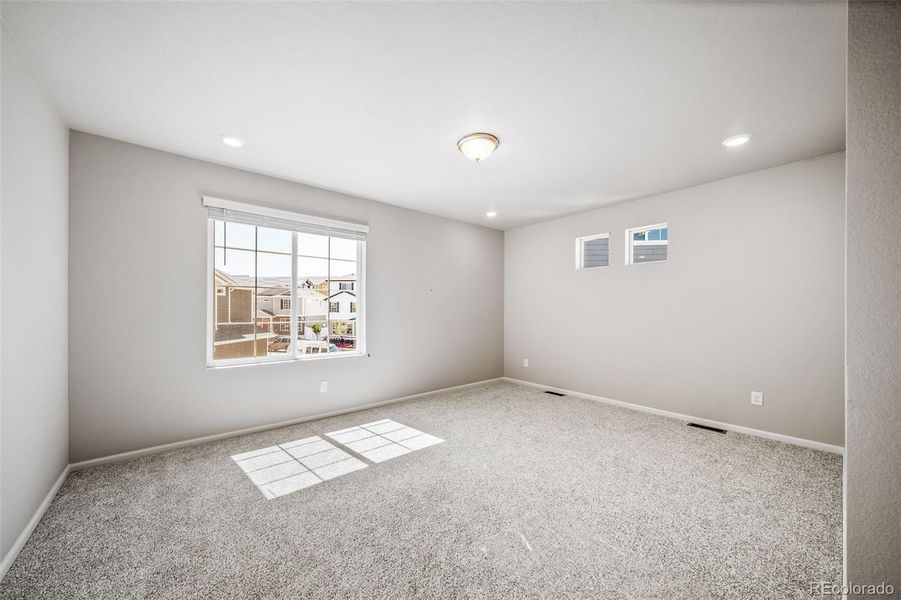 Spacious, unfurnished interior of a new home in , Aurora (Image 20).
