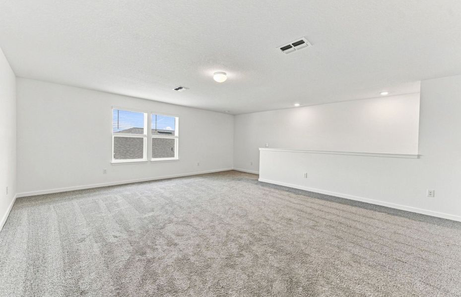 Spacious, unfurnished interior of a new home in Vida's Way, Wesley Chapel (Image 21).