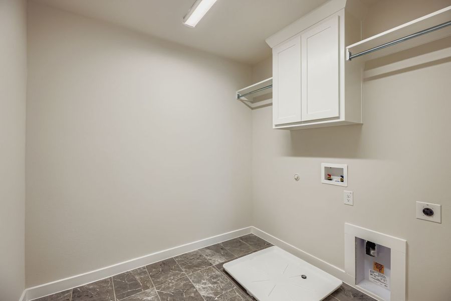 Spacious, unfurnished interior of a new home in Castle Hills Northpointe - Townhomes, Lewisville (Image 27).