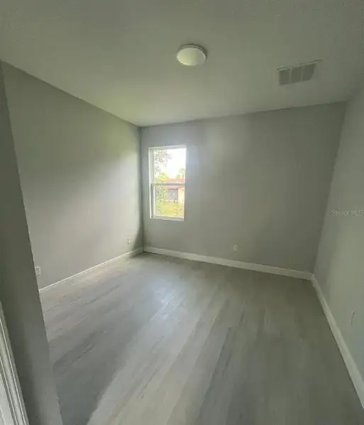 Spacious, unfurnished interior of a new home in , Sebring (Image 7).