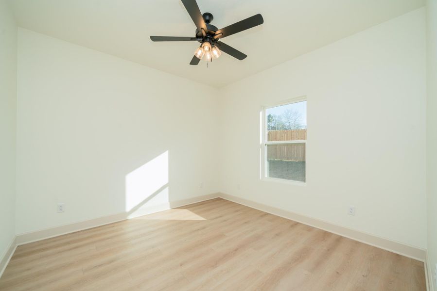 Spacious, unfurnished interior of a new home in , Kilgore (Image 12).