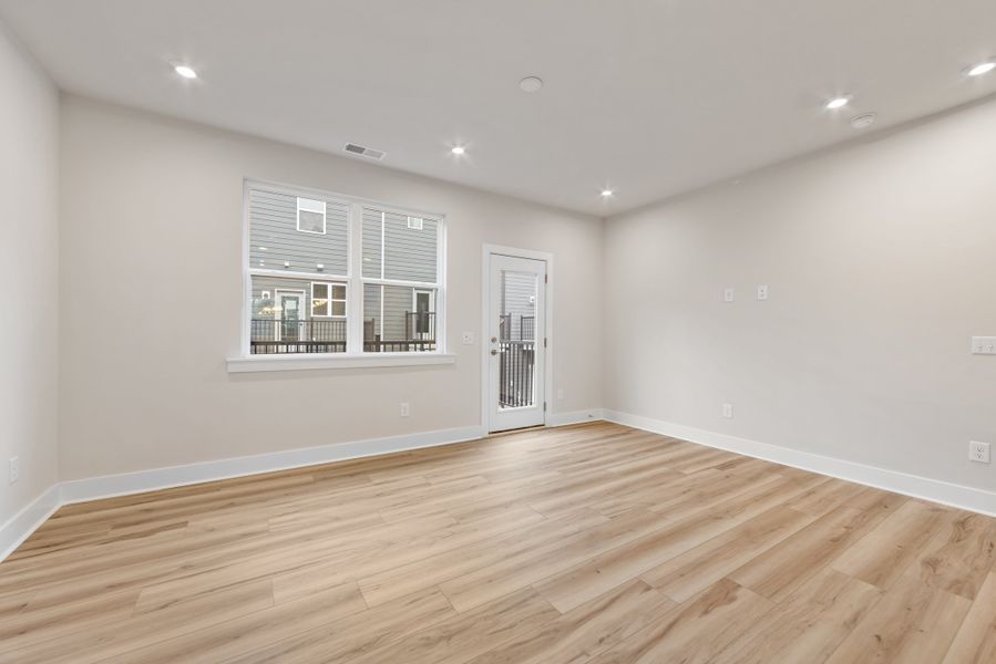 Spacious, unfurnished interior of a new home in Context at Oakhurst, Charlotte (Image 28). Spacious, unfurnished interior of a new home in Context at Oakhurst, Charlotte (Image 28).