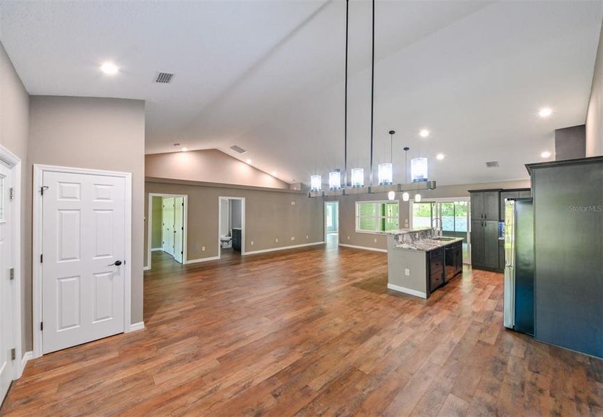 Spacious, unfurnished interior of a new home in , Lecanto (Image 15).
