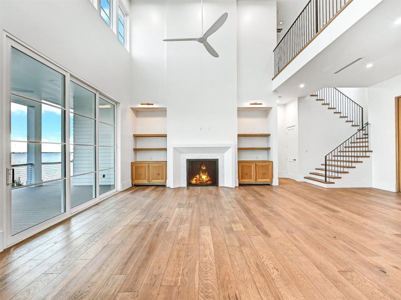 Spacious, unfurnished interior of a new home in , Galveston (Image 24).