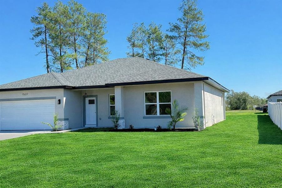 Exterior details and patio area of a home in , Ocala (Image 26).