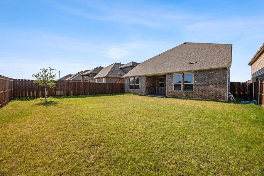 Exterior details and patio area of a home in , Aubrey (Image 25).
