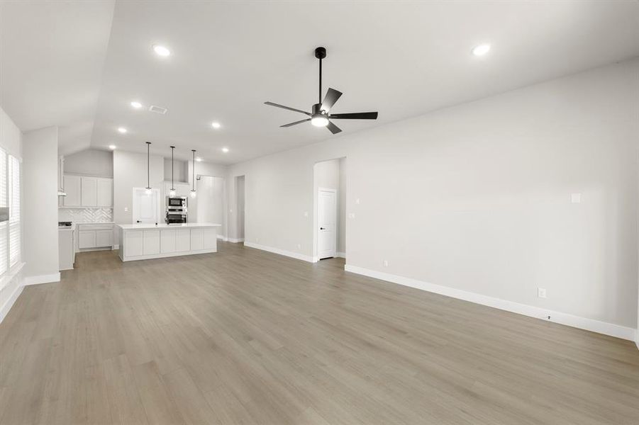 17. 1027 Gracious - Family (3)