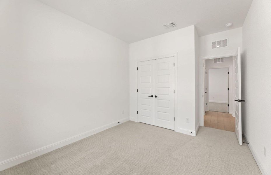 Spacious, unfurnished interior of a new home in Santa Rita Ranch, Liberty Hill (Image 23).