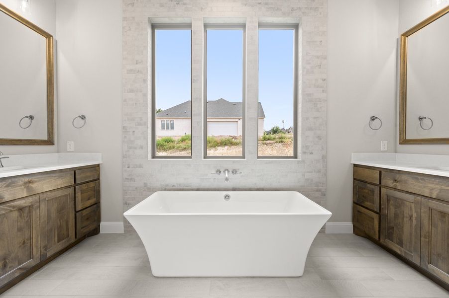 127 Oak Meadow Lane, Weathrford TX - Primary Suite