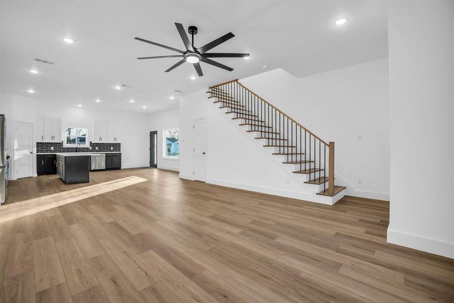 Spacious, unfurnished interior of a new home in , Waxahachie (Image 25).