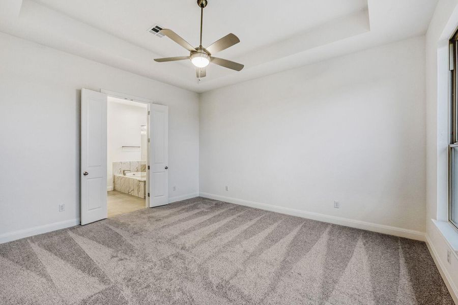 Spacious, unfurnished interior of a new home in 6 Creeks, Kyle (Image 8).