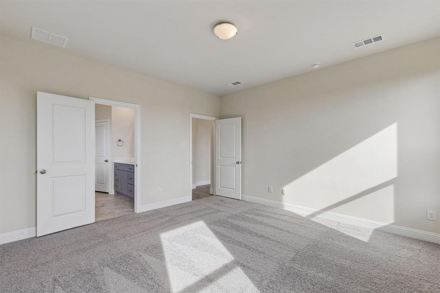 Spacious, unfurnished interior of a new home in AnaCapri, Anna (Image 13).