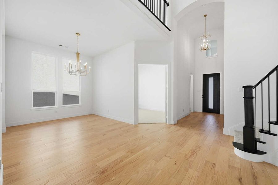 Entry/Dining Room Entry/Dining Room