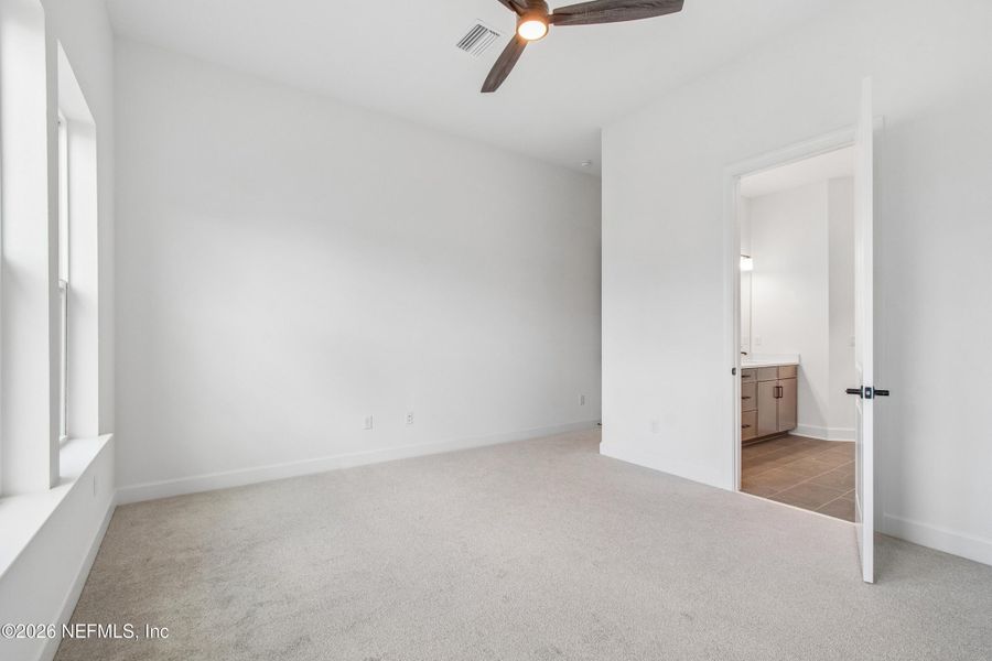 Spacious, unfurnished interior of a new home in Seven Pines 40' Front Entry, Jacksonville (Image 24).