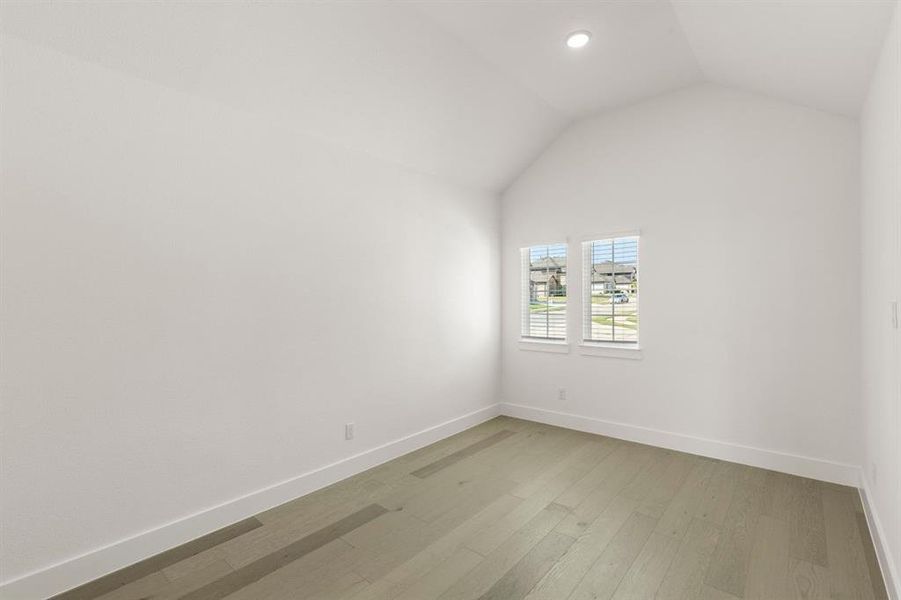 Spacious, unfurnished interior of a new home in Woodcreek, Rockwall (Image 25).