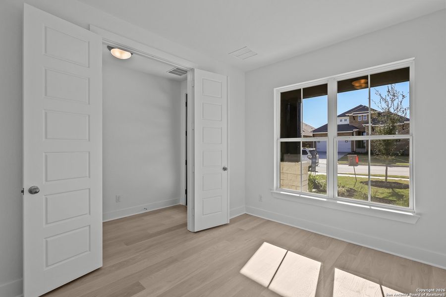 Spacious, unfurnished interior of a new home in Mayfair 50', New Braunfels (Image 27).