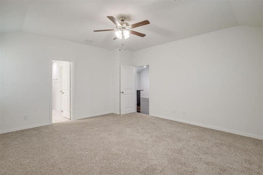 Spacious, unfurnished interior of a new home in , Joshua (Image 20).