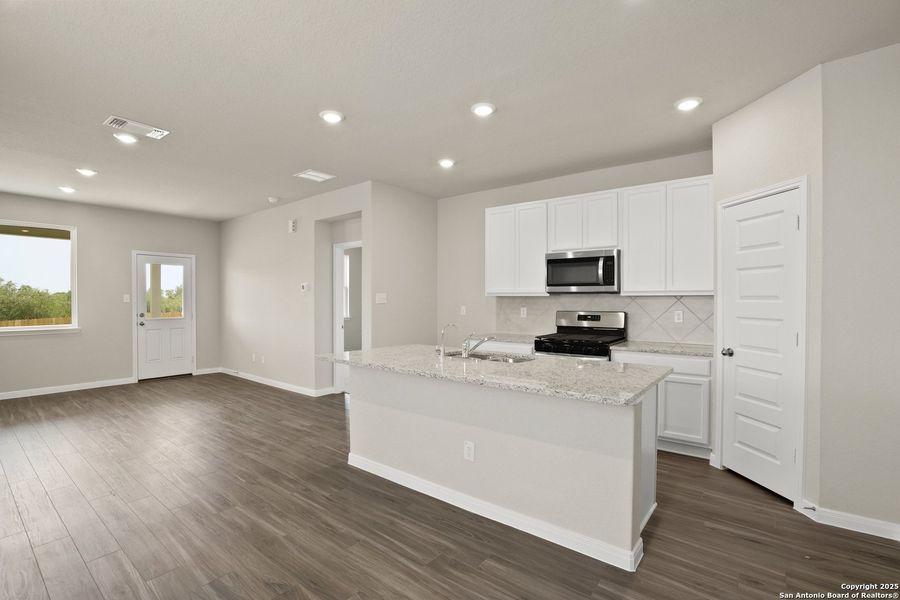 Image 23 of a home in Hickory Ridge.