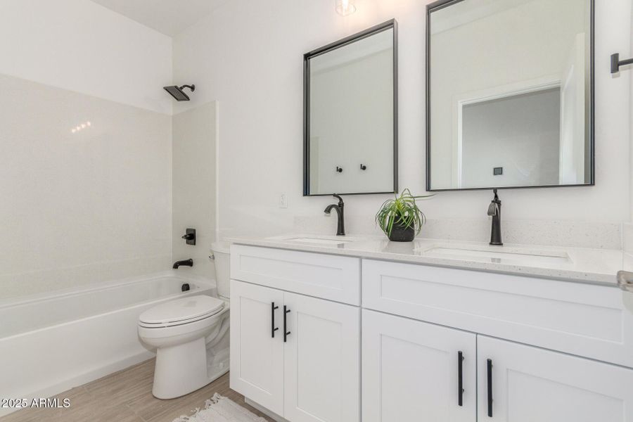 28 Sandstone Mountain 28 Sandstone Mountain