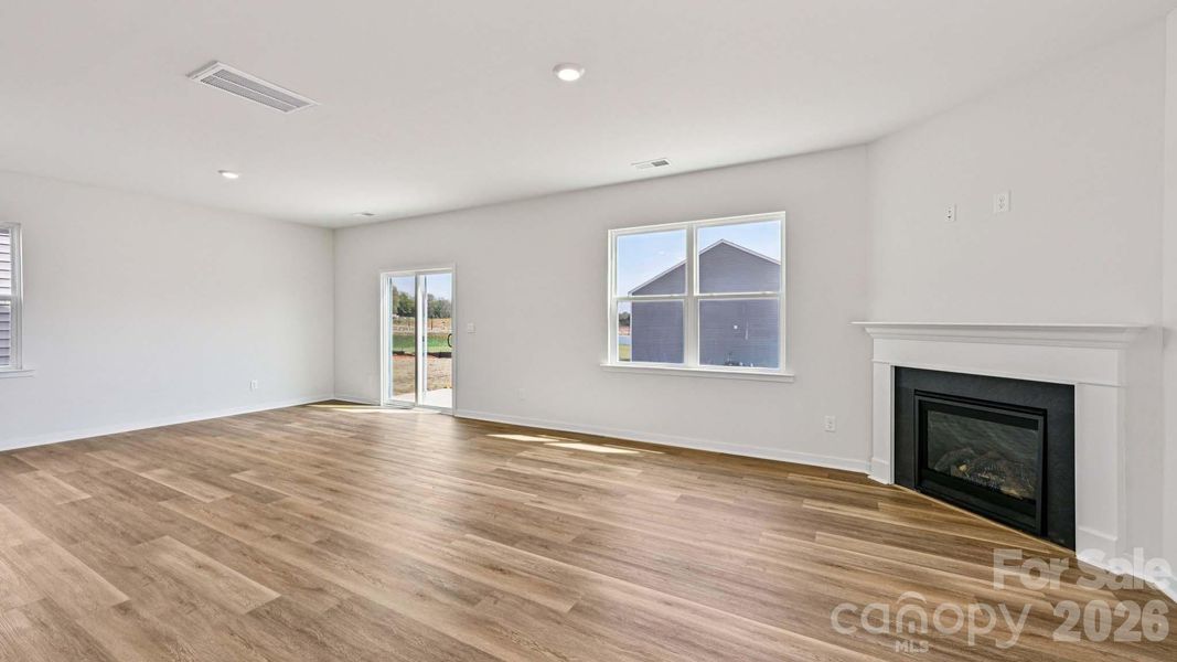 Spacious, unfurnished interior of a new home in Clark Creek Landing, Lincolnton (Image 26).