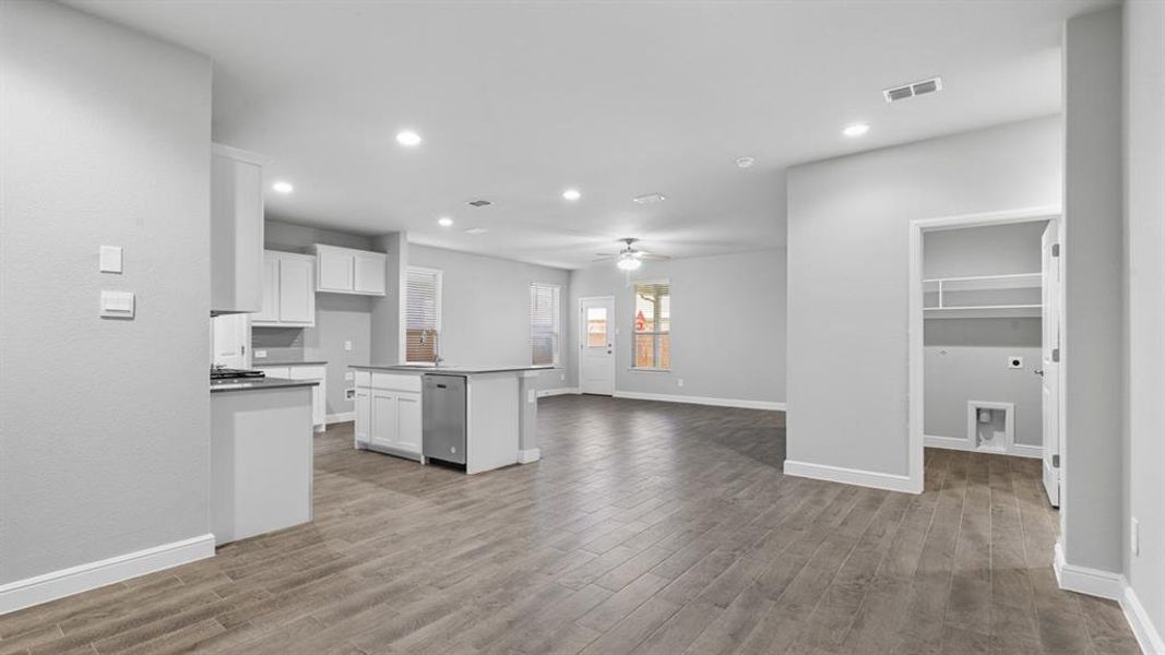 Spacious, unfurnished interior of a new home in Trails of Elizabeth Creek, Fort Worth (Image 16).