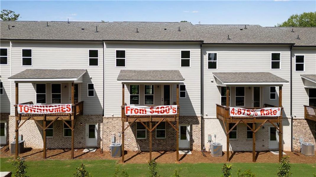 Exterior details and patio area of a home in , Suwanee (Image 3).