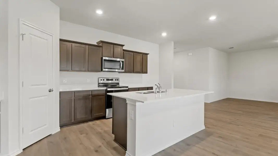 Furnished interior view inside a new home in Saddlebrook, Waxahachie (Image 5).