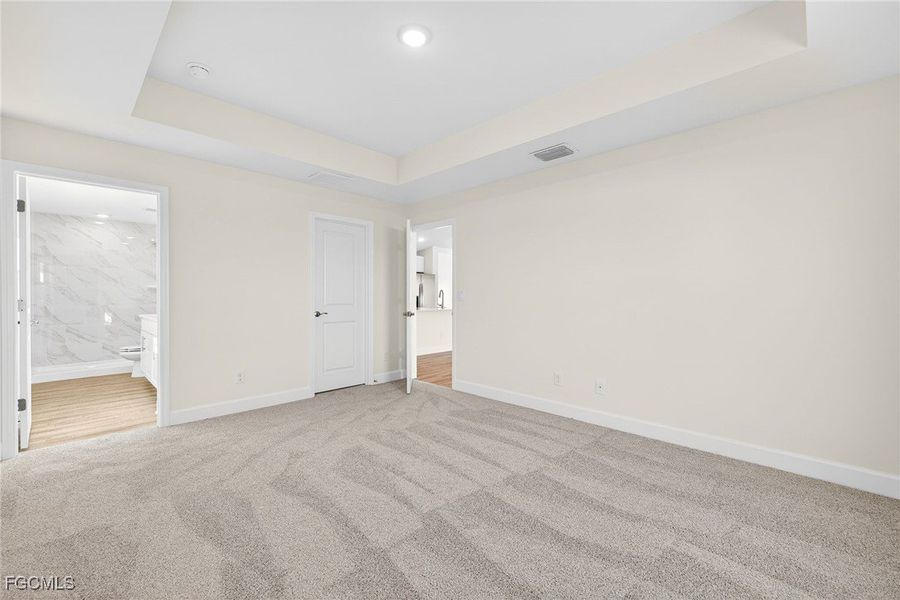 Spacious, unfurnished interior of a new home in Cape Coral, Cape Coral (Image 26).
