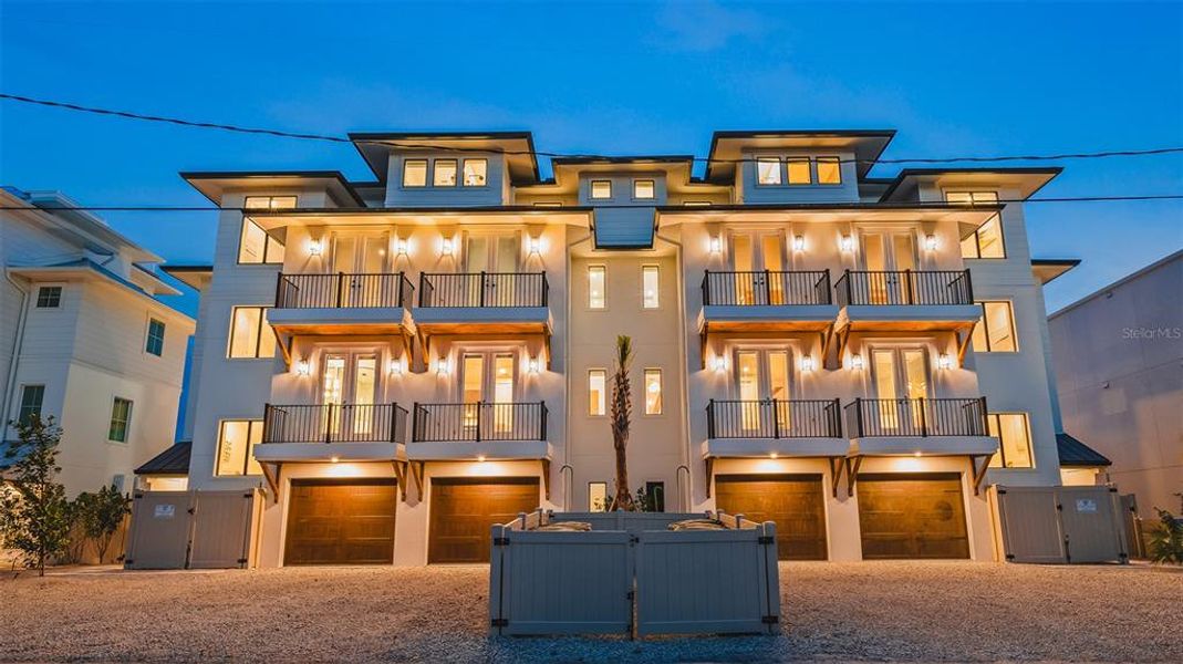 Condo located in Sarasota, FL showcasing its design and architecture (Image 41).