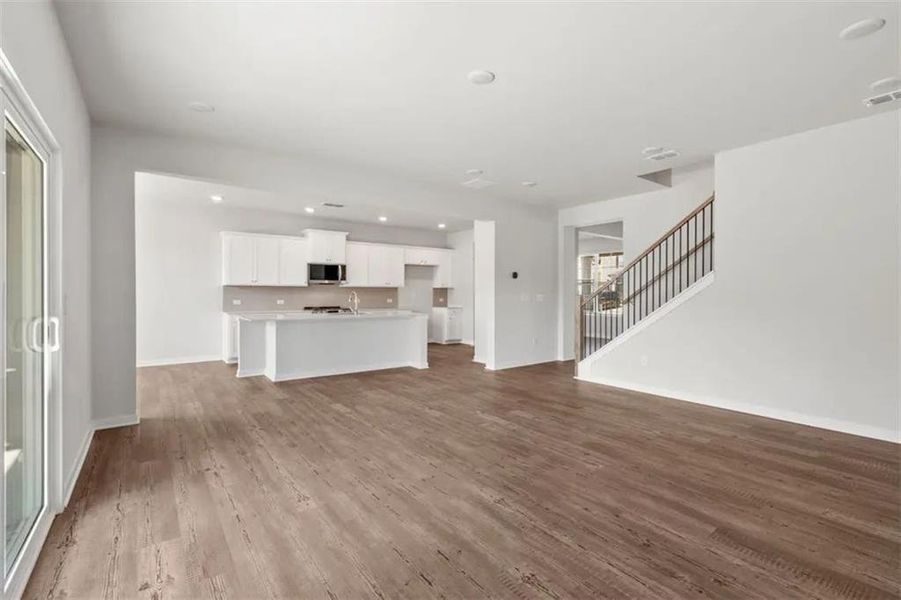 Spacious, unfurnished interior of a new home in Parkview Estates, South Fulton (Image 11).