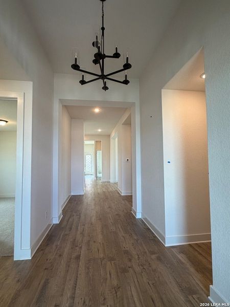 Spacious, unfurnished interior of a new home in Ladera - 50s, San Antonio (Image 10).