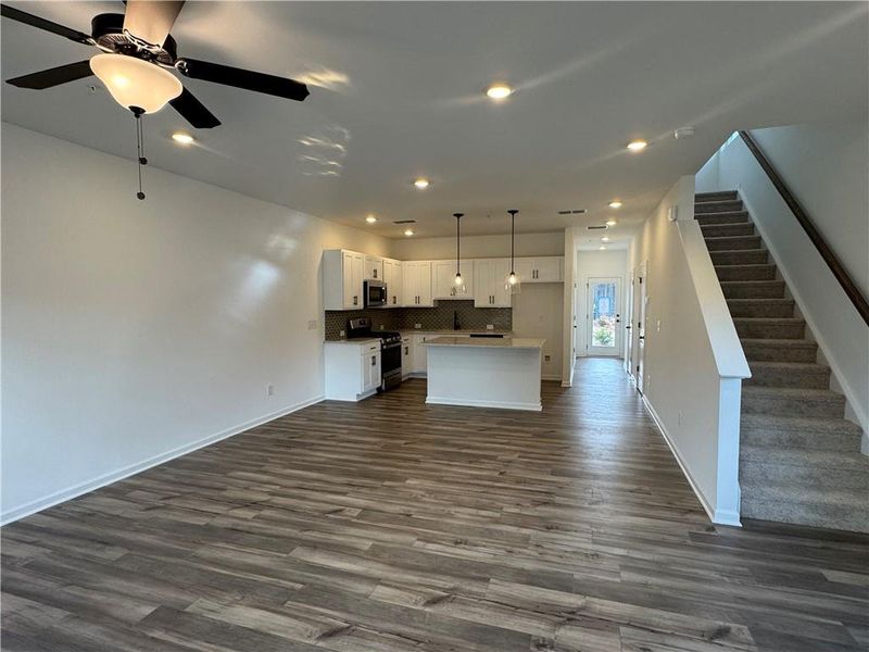 Spacious, unfurnished interior of a new home in Laurelwood, Douglasville (Image 40).