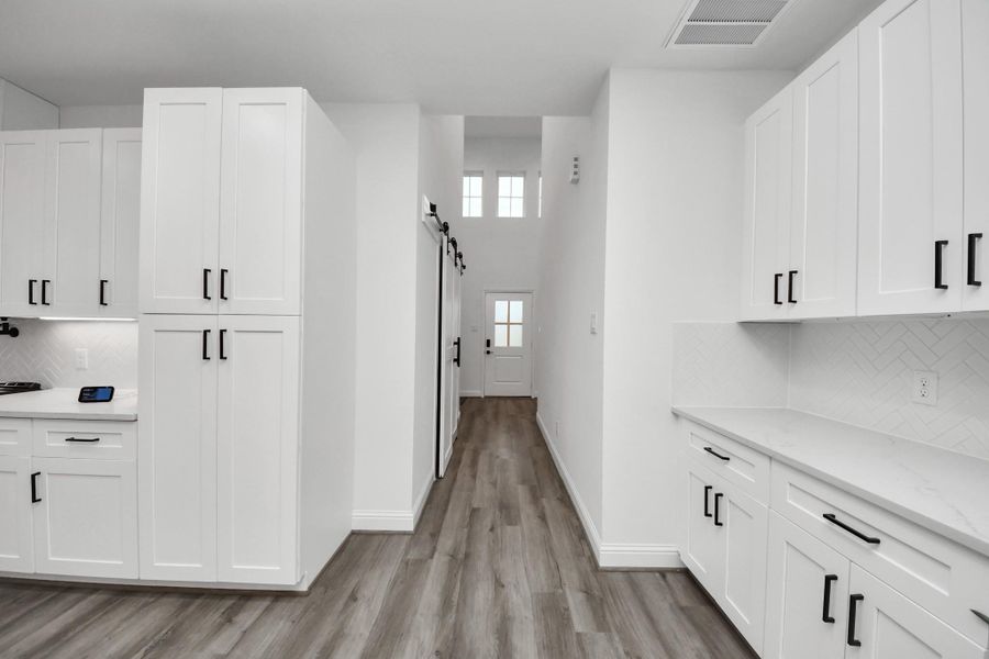 Furnished interior view inside a new home in Spring Branch Crossing, Conroe (Image 28). Furnished interior view inside a new home in Spring Branch Crossing, Conroe (Image 28).