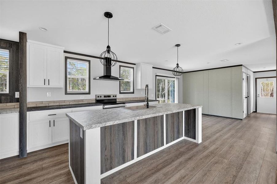 Furnished interior view inside a new home in , Ocala (Image 5).