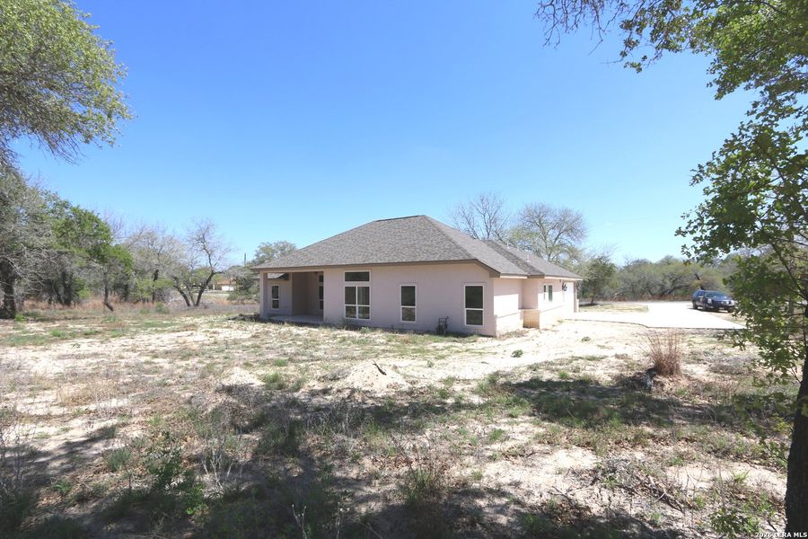 Exterior details and patio area of a home in , Floresville (Image 19).