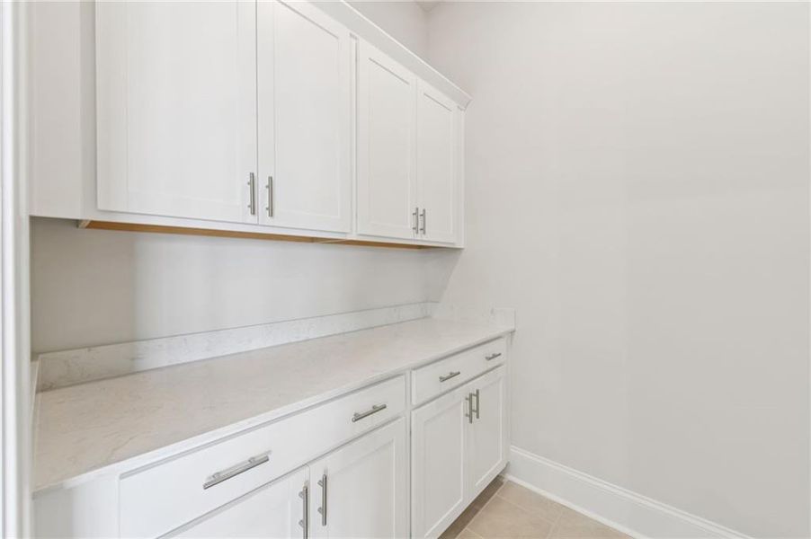 Furnished interior view inside a new home in Aberdeen, Hoschton (Image 8).