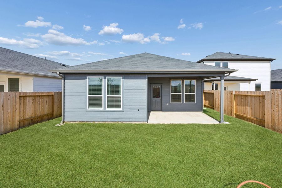 Exterior details and patio area of a home in Stokesbury, Waller (Image 3).