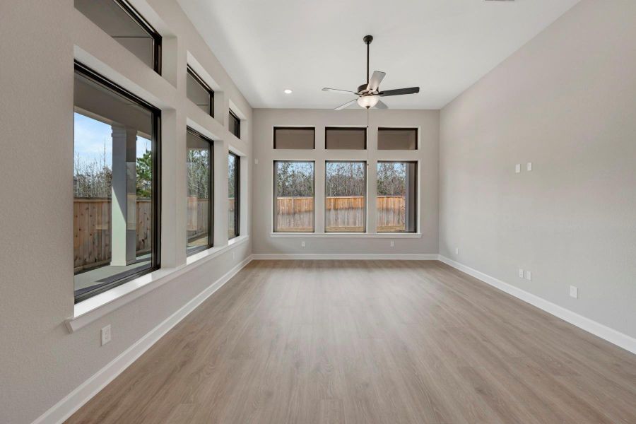 Spacious, unfurnished interior of a new home in Kresston - Enclave Collection, Magnolia (Image 38).