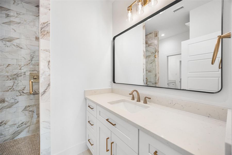 Modern touches in every bathroom Modern touches in every bathroom