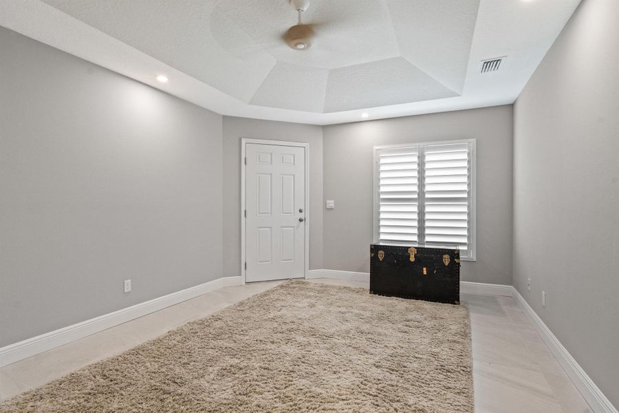 Spacious, unfurnished interior of a new home in Grande Hammock, Vero Beach (Image 21). Spacious, unfurnished interior of a new home in Grande Hammock, Vero Beach (Image 21).