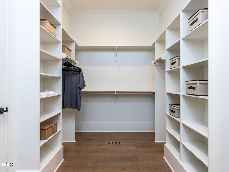 026-1280x960-primary-closet