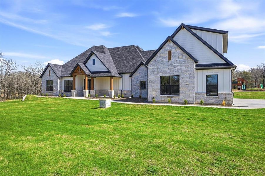 Front exterior of a new home in , Weatherford, TX, highlighting curb appeal (Image 24).