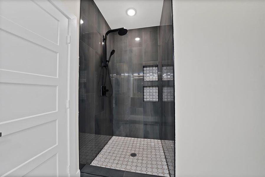 Close-up of interior finishes inside a home in , Granbury (Image 16).